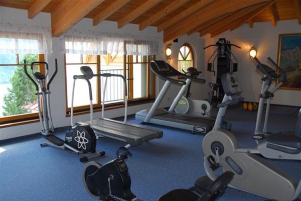 fitnessraum81AABADC-B946-9526-DFF2-0696D12DEE45.jpg