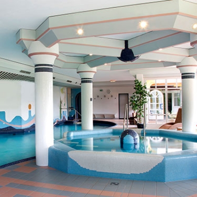 Hallenbad & Whirlpool