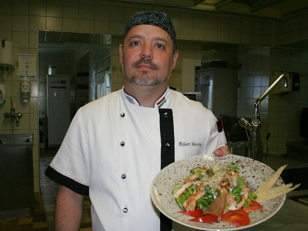Koch Robert mit Fitnessteller