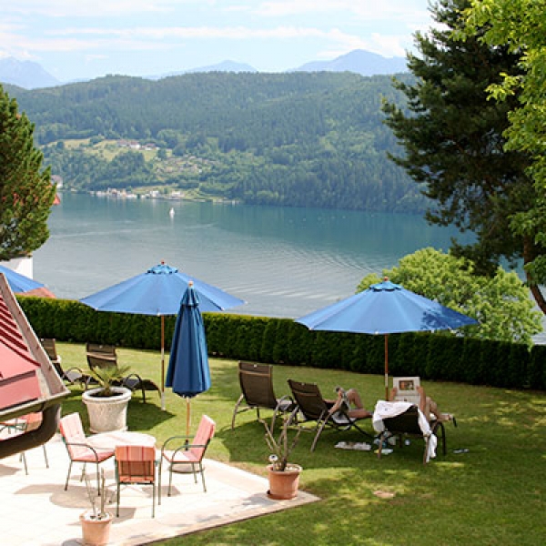 Liegewiese & Garten
